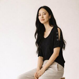 Belldini upscale jersey tee, split sleeves with grommets, very soft and comfy